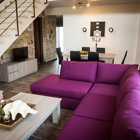 W Queen 4 Bedroom Private Pool * Nea Skioni